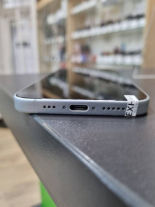 Мобильный телефон iPhone 15 256GB