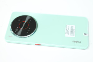 Мобільний телефон ZTE Nubia V70 Max 6/128GB