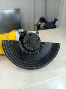 Болгарка DeWalt DWE4115-KS