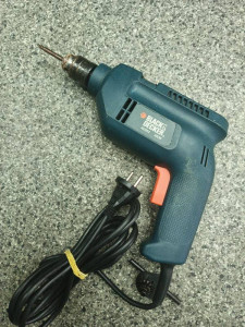 Дрель ударная Black&Decker KD562