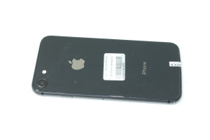 Мобильный телефон iPhone 8 64Gb