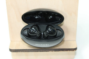 Bluetooth гарнитура HUAWEI FreeBuds 4i