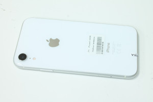 Мобильный телефон iPhone XR 64GB