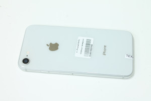 Мобильный телефон iPhone 8 64Gb