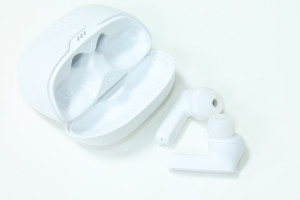 Bluetooth гарнитура JBL Tune Beam