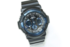 Часы электронные Casio GA-200CB